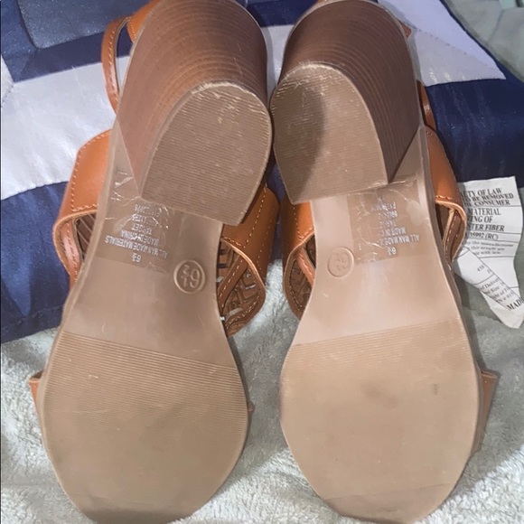 Merona Woven Leather Brown Sandals w Heel, 6.5 - Picture 3 of 9